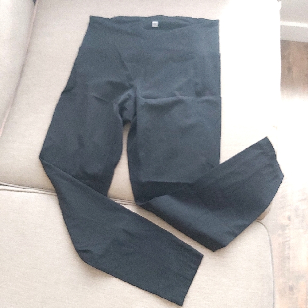 MEC black nylon leggings pants leg side pockets